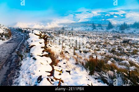 Moel Eilio, vicino a Waunfawr e Llanberis, Gwynedd, Galles del Nord. Vicino a Mount Snowdon. Immagine acquisita il 31 dicembre 2020 durante il blocco Covid. Foto Stock