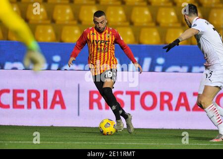 Benevento, Italia. 3 gennaio 2021. Roberto Insigne calciatore di Benevento, durante la partita della Lega calcistica italiana Serie A tra Benevento e Milano risultato finale 0-2, partita disputata allo stadio Ciro Vigorito di Bevento. Italia, 03 gennaio 2021. (Foto di Vincenzo Izzo/Sipa USA) Credit: Sipa USA/Alamy Live News Foto Stock