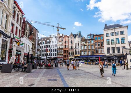 ANVERSA, BELGIO, 22 LUGLIO 2020: Piazza della Cattedrale Foto Stock