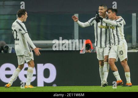 TORINO, ITALIA - 3 GENNAIO: Meta di Cristiano Ronaldo di Juventus, Federico Chiesa di Juventus, Paulo Dybala di Juventus durante la Serie A match betwee Foto Stock