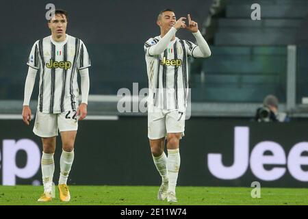 TORINO, ITALIA - 3 GENNAIO: Meta di Cristiano Ronaldo della Juventus, Federico Chiesa della Juventus durante la Serie A partita tra Juventus FC e Udinese Foto Stock