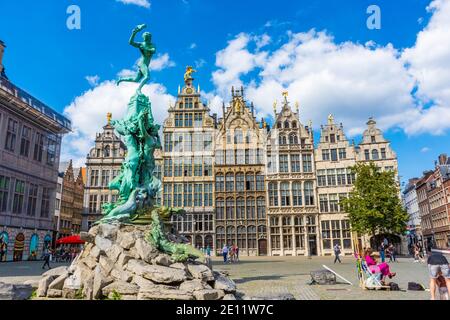 ANVERSA, BELGIO, 22 LUGLIO 2020: Il bellissimo centro storico Foto Stock