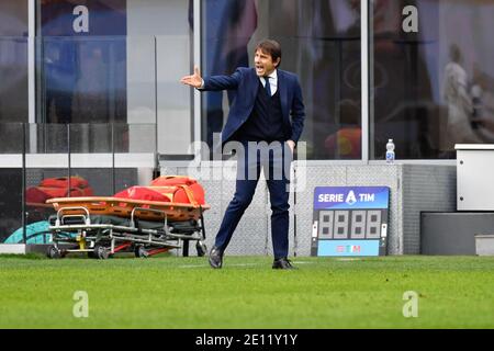 Milano, Italia. 3 gennaio 2021. Il capo allenatore Antonio Conte del FC Internazionale ha visto durante la Serie UNA partita TIM tra FC Internazionale e FC Crotone al San Siro di Milano. (Photo Credit: Gonzales Photo/Alamy Live News Foto Stock