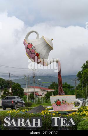 Teiera e coppa di scultura per Sabah Tea Company Foto Stock