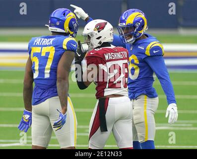 Inglewood, Stati Uniti. 3 gennaio 2021. Los Angeles Rams Cornerback J.R.Reed punta gli Arizona Cardinals Charles Washington (28) alla panchina del SoFi Stadium di Inglewood, California, domenica 3 gennaio 2021. I Rams sconfissero i Cardinali 18-7. Foto di Jon SooHoo/UPI Credit: UPI/Alamy Live News Foto Stock