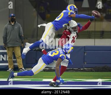 Inglewood, Stati Uniti. 3 gennaio 2021. Los Angeles Rams Cornerback Jalen Ramsey bussa alla palla dal ricevitore degli Arizona Cardinals (10) DeAndre Hopkins allo stadio SoFi di Inglewood, California, domenica 3 gennaio 2021. I Rams hanno sconfitto i Cardinali 18-7.Foto di Jon SooHoo/UPI Credit: UPI/Alamy Live News Foto Stock