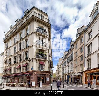 Parigi, Francia 29 aprile 2013 scena di strada nel quartiere Latino di Parigi Foto Stock