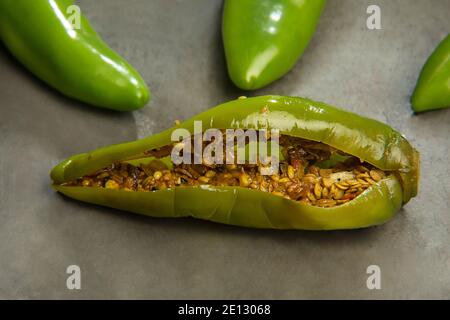 Primo piano sottaceti di peperoncino verde Foto Stock