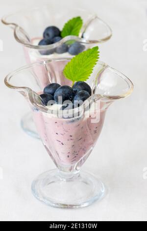 Yogurt con mirtilli Foto Stock