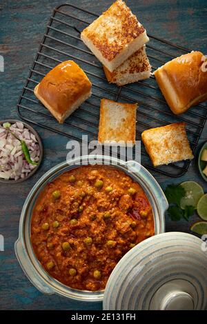 PAV BHAJI CROCCANTE SERVITO CALDO CON ANTIPASTI Foto Stock