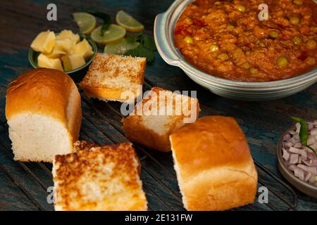 DELIZIOSO PAV BHAJI TENUTO CON ANTIPASTI Foto Stock