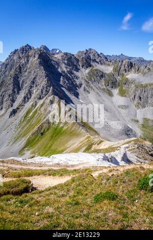 Paesaggio montano e Passo del Mone a Pralognan la Vanoise, alpi francesi, Francia Foto Stock