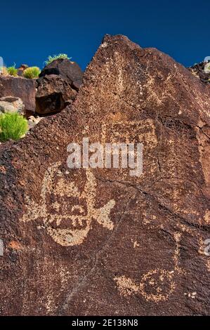 Incisioni rupestri a Boca Negra Canyon, Petroglyph National Monument, Albuquerque, Nuovo Messico, STATI UNITI D'AMERICA Foto Stock