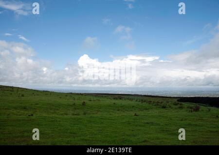 Tempesta estiva passando attraverso Manchester visto da vicino Bowstonegate Lyme Handley Lyme Park Disley Cheshire Inghilterra Foto Stock