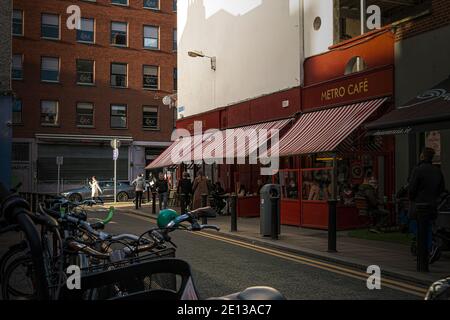 Metro Café a Chatham Row e William Street. Dublino. Irlanda. Foto Stock