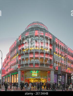Centro commerciale Stephens Green con shopping la sera poco prima di Natale 2020. Dublino. Irlanda. Foto Stock