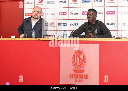 L'amministratore delegato di Standard Alexandre Grosjean e il capo allenatore di Standard Mbaye Leye hanno ritratto durante una conferenza stampa della squadra di calcio belga Standard de Liege, fo Foto Stock