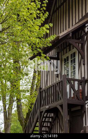 Casa con struttura in legno a Lione la Foret in Normandia, Francia Foto Stock