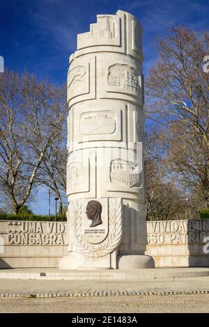 Monumento all'ingegnere portoghese Duarte Pacheco a Loule Municipal Park Loule la sua città di residenza l'Algarve Portogallo Foto Stock