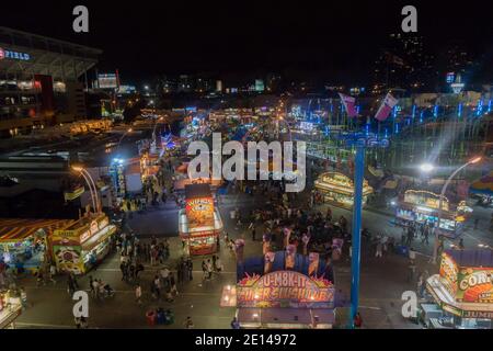 Toronto, Ontario, Canada. 18 agosto 2017. Vista Ariel dell'annuale Canadian National Exhibition aka CNE.The Canadian National Exhibition, noto anche come CNE, è stato una fiera annuale a Toronto dal 1879, e attira oltre 1 milione di persone ogni anno al suo evento. Credit: Shawn Goldberg/SOPA Images/ZUMA Wire/Alamy Live News Foto Stock