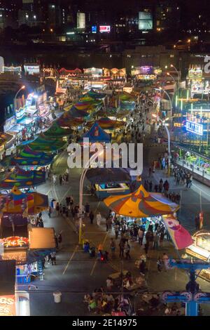 Toronto, Ontario, Canada. 18 agosto 2017. Vista Ariel dell'annuale Canadian National Exhibition aka CNE.The Canadian National Exhibition, noto anche come CNE, è stato una fiera annuale a Toronto dal 1879, e attira oltre 1 milione di persone ogni anno al suo evento. Credit: Shawn Goldberg/SOPA Images/ZUMA Wire/Alamy Live News Foto Stock