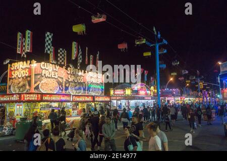 Toronto, Ontario, Canada. 18 agosto 2017. Molte persone partecipano all'annuale Canadian National Exhibition, nota anche come CNE, è stata una fiera annuale a Toronto dal 1879 e attira oltre 1 milione di persone ogni anno al suo evento. Credit: Shawn Goldberg/SOPA Images/ZUMA Wire/Alamy Live News Foto Stock