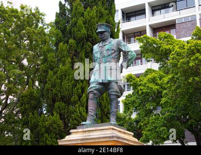 Giardini- Città del Capo, Sudafrica - 23/11/2020 statua del maggiore Generale Sir Henry Timson Lukin, verde e arrugginito. Foto Stock