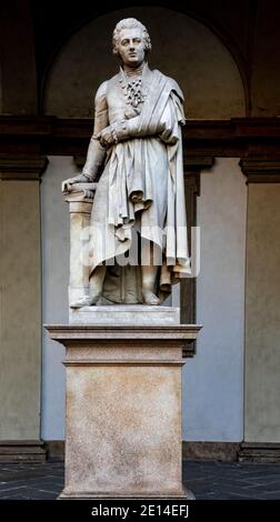 Monumento a Pietro Verri, famoso filosofo che visse a Milano nel XIX secolo, situato nel cortile dell'Accademia di Brera.Milano, Italia Foto Stock