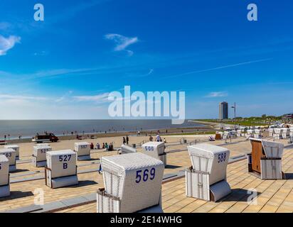 Sedie da spiaggia sul mare di Wadden a Büsum Foto Stock