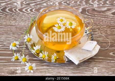 Tazza di tè Chamomile con sacchetto da tè Foto Stock