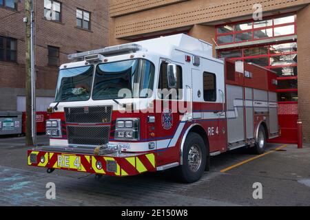 2016 Spartan Gladiator Sirius LFD / Smeal Engine Fire Truck parcheggiato all'esterno del Fire Hall 4l a Fairview, Vancouver, BC, Canada Foto Stock