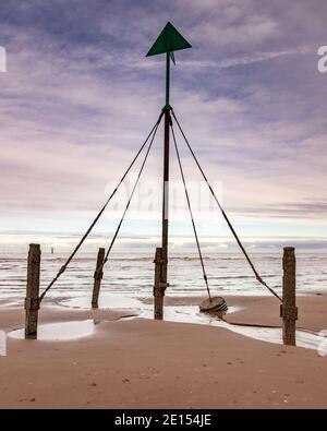 Segnavia su Prestatyn Beach, Galles del Nord Foto Stock