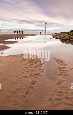 Segnavia su Prestatyn Beach, Galles del Nord Foto Stock