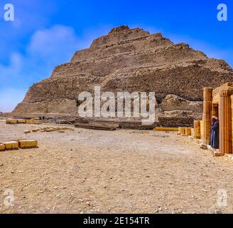 Resti della Casa del Sud accanto al Passo Piramide di Djoser a Saqqara Foto Stock