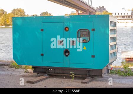 Big Diesel Power Stand by Generator at River Coast Foto Stock