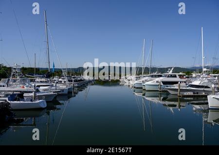 Barche a marina, Crystalbrook Superyacht Marina, Port Douglas, Queensland, Australia Foto Stock