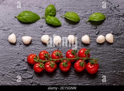 Mozzarella di pomodoro basilico Foto Stock