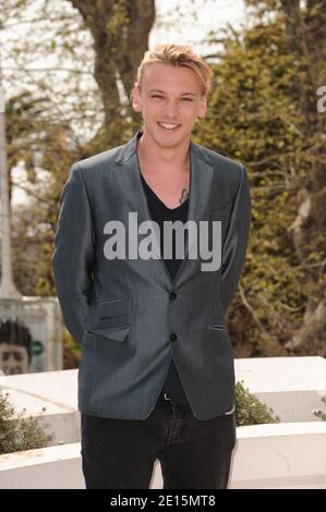 Jamie Campbell Bower partecipa alla fotocellula 'Camelot' durante la MIPTV 2011 presso l'Hotel Majestic di Cannes, Francia, il 4 aprile 2011. Foto di Giancarlo Gorassini/ABACAPRESS.COM Foto Stock