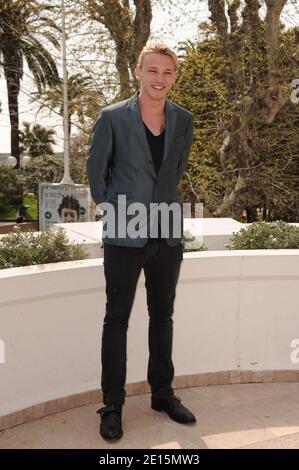 Jamie Campbell Bower partecipa alla fotocellula 'Camelot' durante la MIPTV 2011 presso l'Hotel Majestic di Cannes, Francia, il 4 aprile 2011. Foto di Giancarlo Gorassini/ABACAPRESS.COM Foto Stock