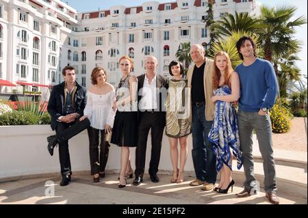 L'attore Stanley Weber, Assumpta Serna, Andrea Sawatzki, il regista Oliver Hirschbiegel, Marta Gastini, John Doman, Isolda Dychauk e Mark Ryder partecipano alla fotocellula 'Borgia' durante la MIPTV 2011 all'Hotel Majestic di Cannes, Francia, il 5 aprile 2011. Foto di Giancarlo Gorassini/ABACAPRESS.COM Foto Stock