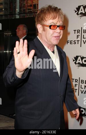 Sir Elton John partecipa alla prima notte di apertura di 'The Union' al Tribeca Film Festival 2011 al Winter Garden al World Financial Center Plaza di New York City, NY, USA il 20 aprile 2011. Foto di Elizabeth Pantaleo/ABACAUSA.COM Foto Stock