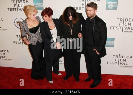 The Osbourne Family (da sinistra) Kelly, Sharon, Ozzy e Jack partecipano alla prima di 'God Bless Ozzy Osbourne' durante il Tribeca Film Festival 2011 al BMCC Tribeca PAC di New York City, NY, USA il 24 aprile 2011. Foto di Elizabeth Pantaleo/ABACAPRESS.COM Foto Stock