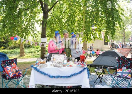 Atmosfera sul Mall prima del matrimonio del Principe William e Kate Middleton che si terrà domani, a Londra, Regno Unito, il 28 aprile 2011. Foto di Thierry Orban/ABACAPRESS.COM Foto Stock