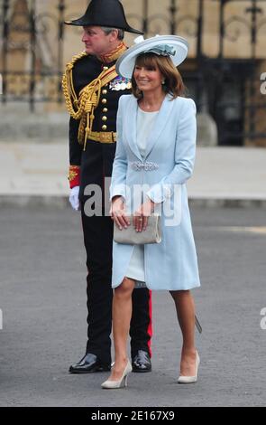 Carole Middleton, la madre di Kate Middleton che arrivò all'Abbazia di Westminster per il matrimonio del Principe William con Kate Middleton, a Londra, Regno Unito, il 29 aprile 2011. Foto di Frederic Nebinger/ABACAPRESS.COM Foto Stock