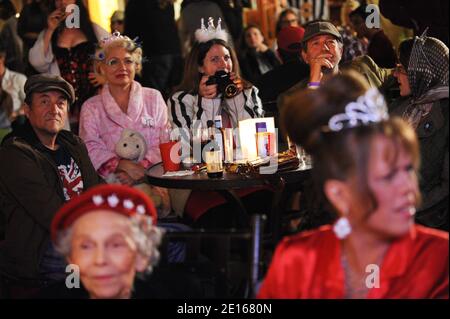 Il 29 aprile 2011 si sono riuniti al Cat and Fiddle Pub di Los Angeles per una festa di osservazione del Royal Wedding. Foto di Lionel Hahn/ABACAPRESS.COM Foto Stock