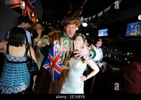 Washingtonian festeggia il matrimonio reale del Principe William e Kate Middleton al British Pub 'Queen Vic' di Washington, DC, USA, il 29 aprile 2011. Foto di Olivier Douliery/ABACAPRESS.COM Foto Stock