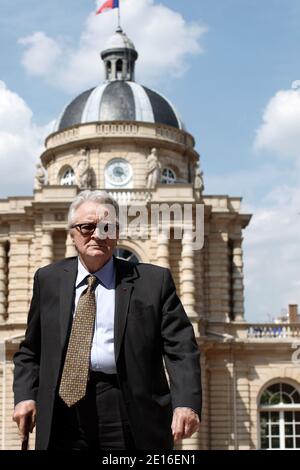 Roland Dumas è raffigurato in una giornata dedicata al 30° anniversario dell'elezione del presidente francese Francois Mitterrand, al Senato, a Parigi, in Francia, il 06 maggio 2011. Foto di Stephane Lemouton/ABACAPRESS.COM Foto Stock