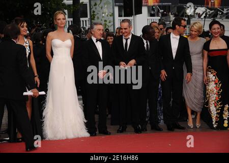 La giuria del lungometraggio in arrivo per la cerimonia di apertura del 64° Festival Internazionale del Cinema di Cannes e la proiezione dell'ultimo film di Woody Allen "Midnight in Paris" presentato fuori concorso, il 11 maggio 2011 a Cannes. Foto di Hahn-Nebinger/ABACAPRESS.COM Foto Stock