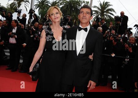 Antonio Banderas e Melanie Griffith in arrivo per la cerimonia di apertura del 64° Festival Internazionale del Cinema di Cannes e la proiezione dell'ultimo film di Woody Allen "Midnight in Paris" presentato fuori concorso, a Cannes, in Francia, il 11 maggio 2011. Foto di Hahn-Nebinger/ABACAPRESS.COM Foto Stock