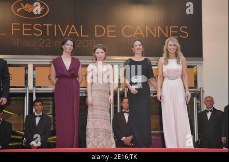 Julia Leigh, Emiliy Browning e Rachel Blake in arrivo per la proiezione di 'Sleping Beauty' presentato in concorso nella sezione lungometraggi come parte del 64esimo Festival Internazionale del Cinema di Cannes, al Palais des Festivals a Cannes, Francia meridionale, il 12 maggio 2011. Foto di Hahn-Nebinger-Genin/ABACAPRESS.COM Foto Stock